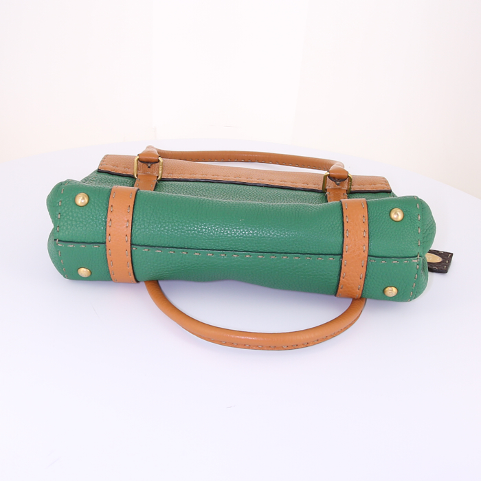 Sac à main Fendi Selleria en cuir vert et ocre - Detail D4