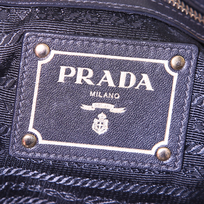 Prada Daino shopping bag in black leather - Detail D4