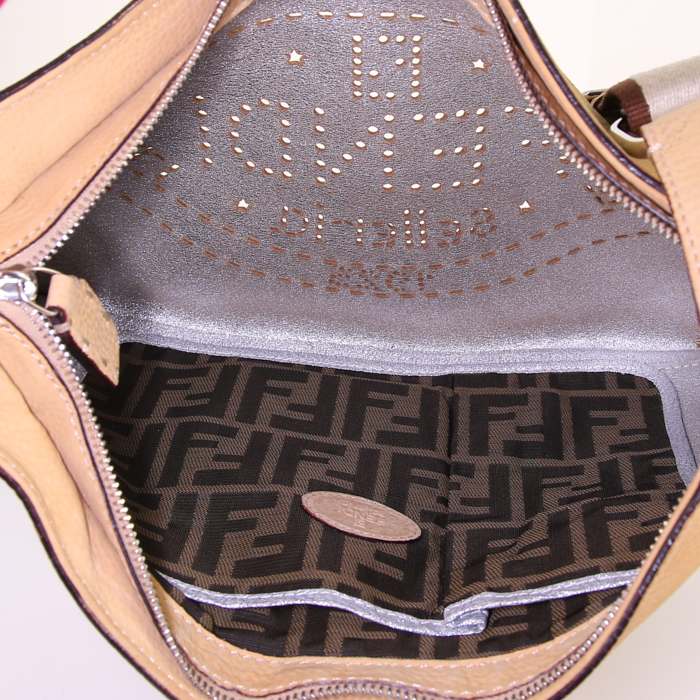 Sac bandoulière Fendi Selleria en cuir jaune - Detail D2