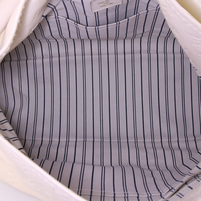 Bolso de mano Louis Vuitton Artsy en cuero monogram huella color crema - Detail D2