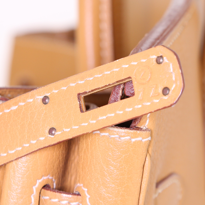 Sac à main Hermes Birkin 40 cm en cuir Fjord gold - Detail D4
