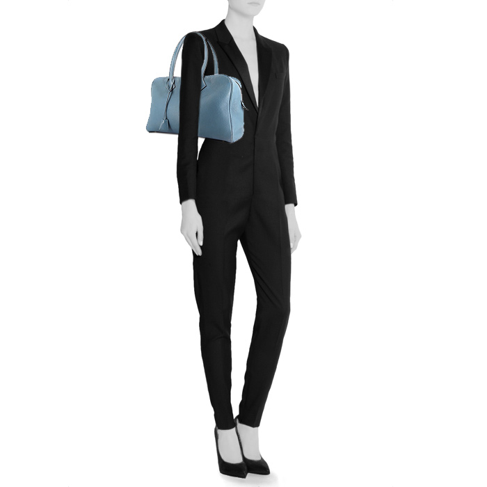 Hermes Victoria handbag in blue jean togo leather - Detail D1