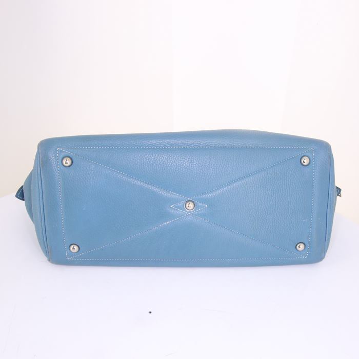 Hermes Victoria handbag in blue jean togo leather - Detail D4