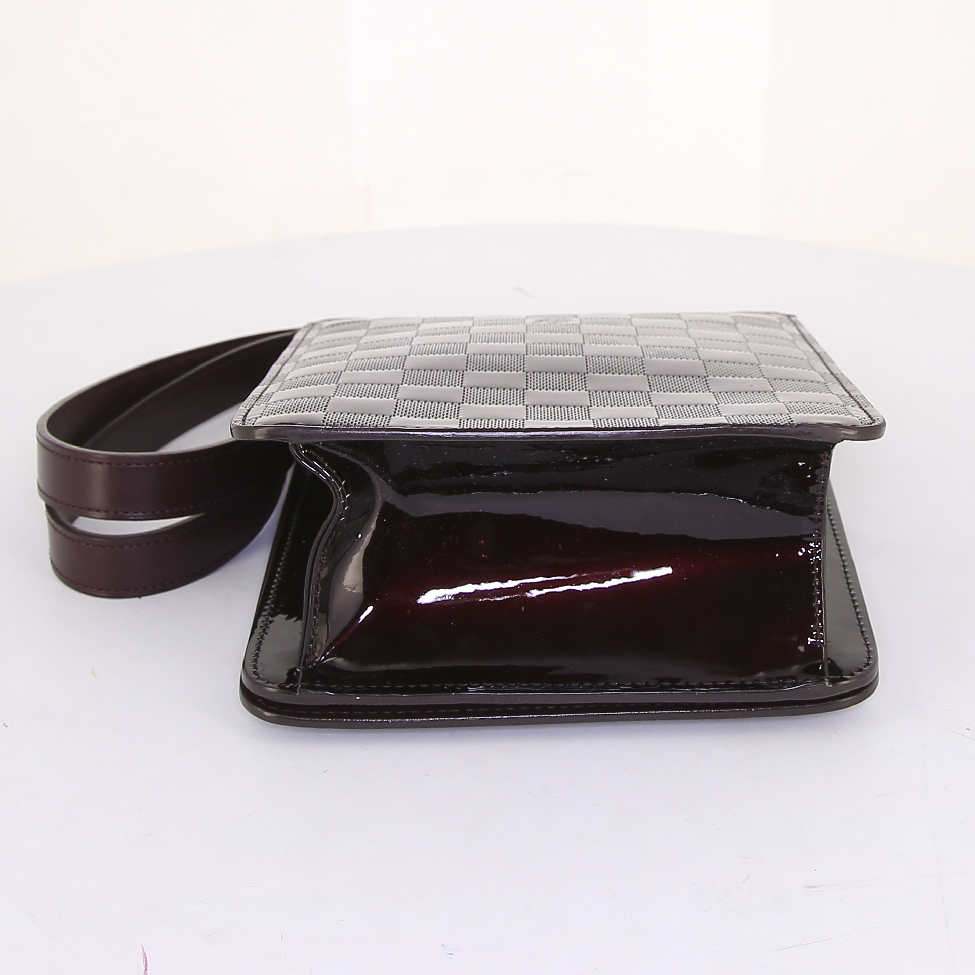 Borsa Louis Vuitton Cabaret in pelle verniciata bordeaux a scacchi - Detail D4