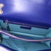 Bolso de mano Bulgari Serpenti Forever modelo mediano en cuero azul - Detail D3 thumbnail