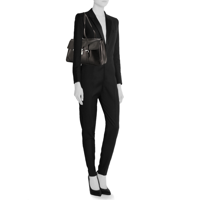 Louis Vuitton Ségur bag worn on the shoulder or carried in the hand in black epi leather - Detail D1