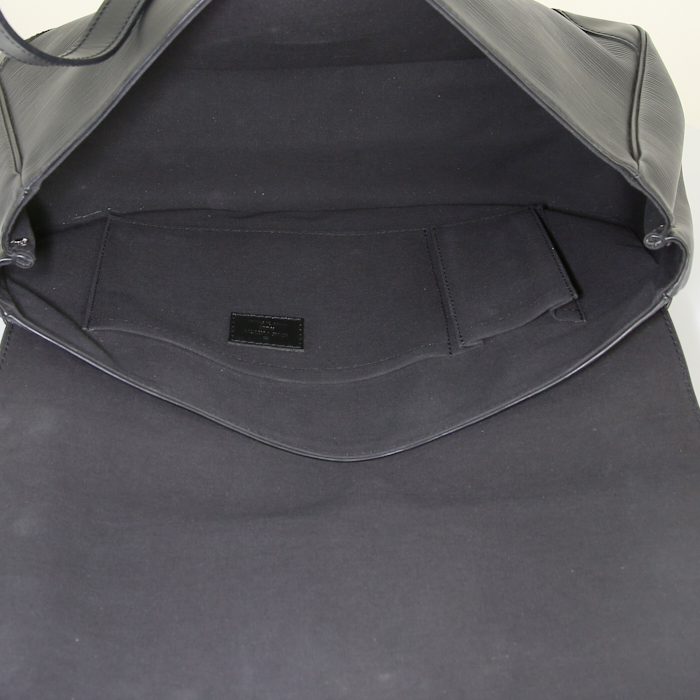 Borsa da spalla o a mano Louis Vuitton Ségur in pelle Epi nera - Detail D2