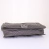 Chanel Boy shoulder bag in grey leather - Detail D5 thumbnail