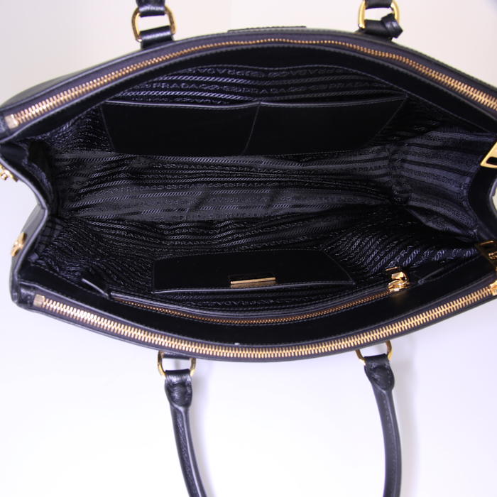 Prada Galleria handbag in black leather - Detail D2