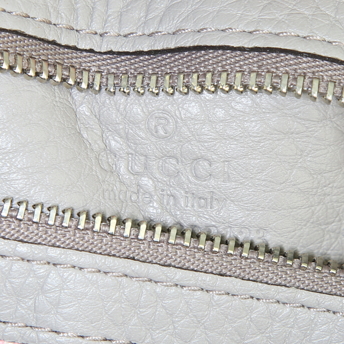 Gucci Bamboo Daily handbag in grey grained leather - Detail D4