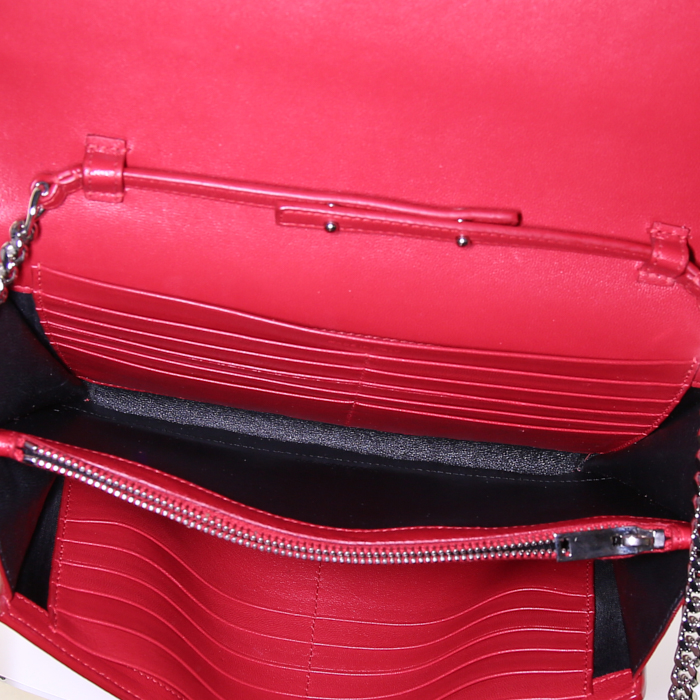 Sac bandoulière Saint Laurent Wallet on Chain en cuir rouge - Detail D2