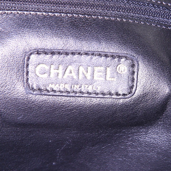 Chanel On The Road handbag in black quilted jersey - Detail D3
