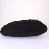 Bolso de mano Chanel On The Road en jersey acolchado negro - Detail D4 thumbnail