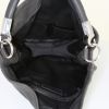 Bolso de mano Saint Laurent Roady en cuero negro - Detail D2 thumbnail