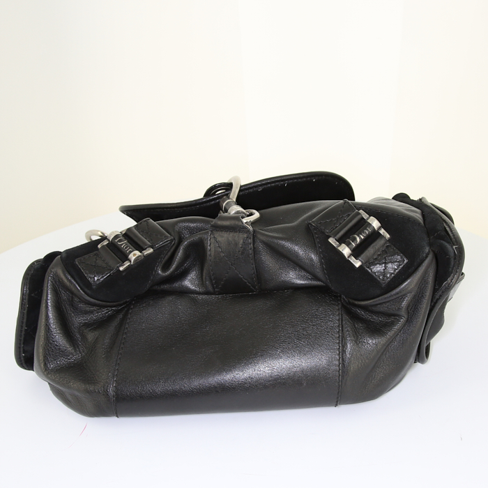 Dior Rebelle bag worn on the shoulder or carried in the hand in black leather and black suede - Detail D4