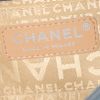 Borsa a tracolla Chanel Choco bar in pelle trapuntata blu cadetto con decoro floreale - Detail D3 thumbnail