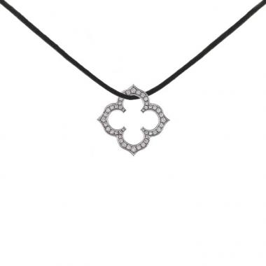Ciondolo Cartier Trèfle Gothique in oro bianco e diamanti