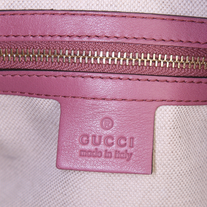 Bolso de mano Gucci Boston en cuero Monogram rosa - Detail D3