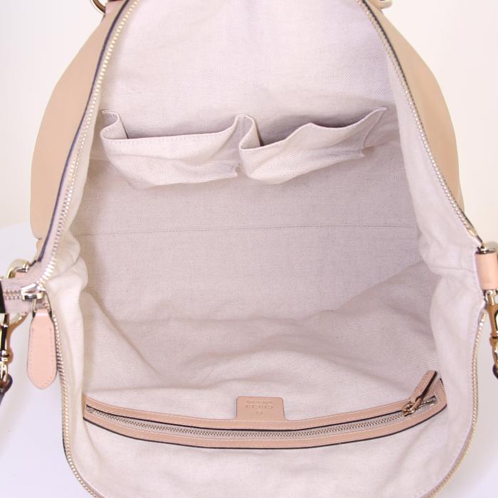 Bolso de mano Gucci Bamboo en cuero beige - Detail D3