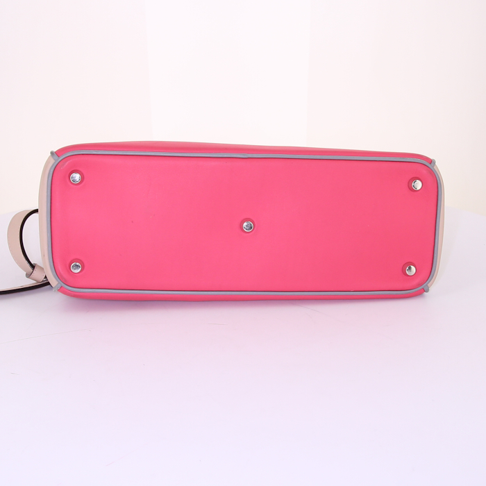 Dior Diorissimo medium model handbag in pink and beige bicolor leather - Detail D5
