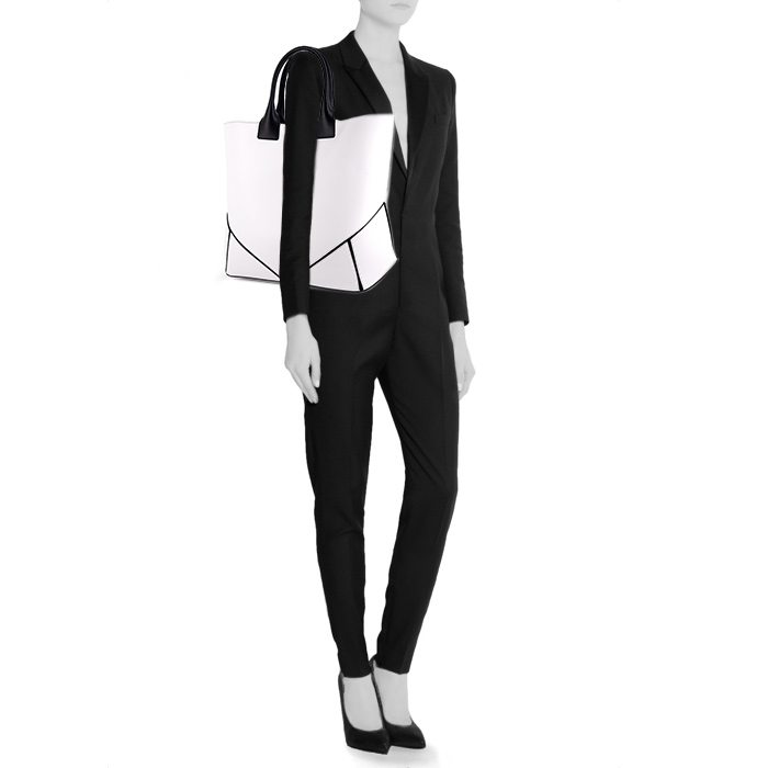 Givenchy Easy shopping bag in white and black leather - Detail D1