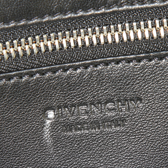Givenchy Easy shopping bag in white and black leather - Detail D3