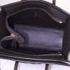 Bolso bandolera Celine Luggage Nano en piel de pitón caqui y cuero negro - Detail D3 thumbnail