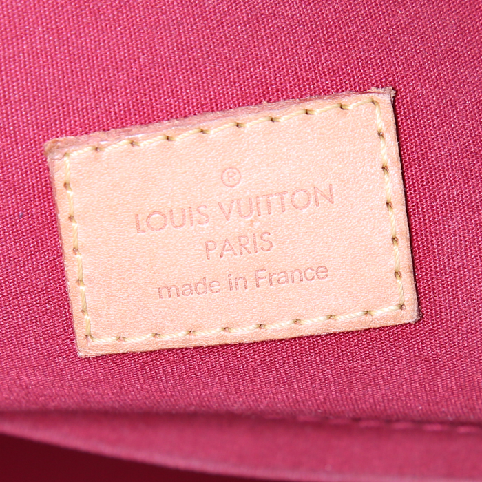 Bolso de fin de semana Louis Vuitton Alma en charol Monogram rojo - Detail D3