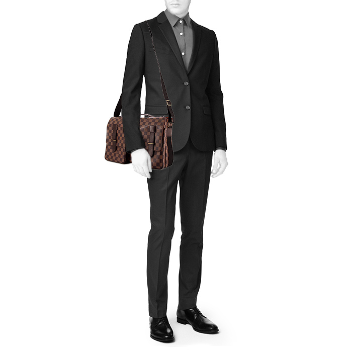 Sac bandoulière Louis Vuitton Broadway en toile damier enduite marron et cuir marron - Detail D1