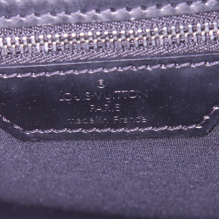 Louis Vuitton Wildwood shopping bag in silver patent leather - Detail D3