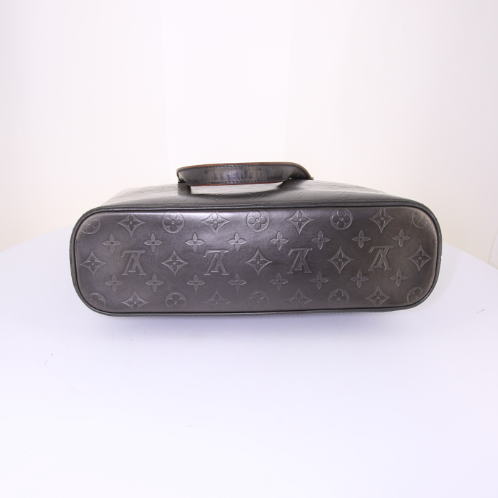 Louis Vuitton Wildwood shopping bag in silver patent leather - Detail D4