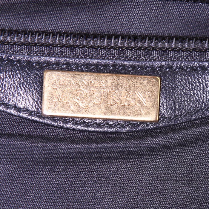 Bolso para llevar al hombro o en la mano Alexander McQueen en charol degradado marrón y negro y charol negro - Detail D3