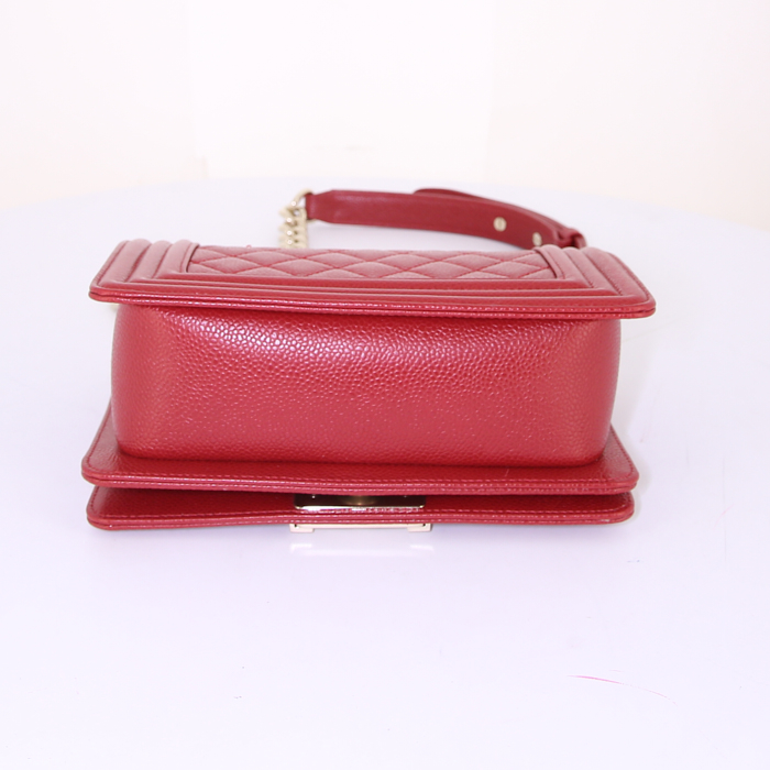 Bolso bandolera Chanel Boy modelo pequeño en cuero granulado acolchado rojo - Detail D5