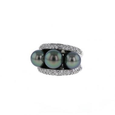 Poiray Fidji ring in white gold,  diamonds and pearls