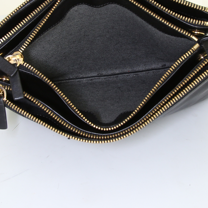 Sac bandoulière Celine Trio grand modèle en cuir noir - Detail D3