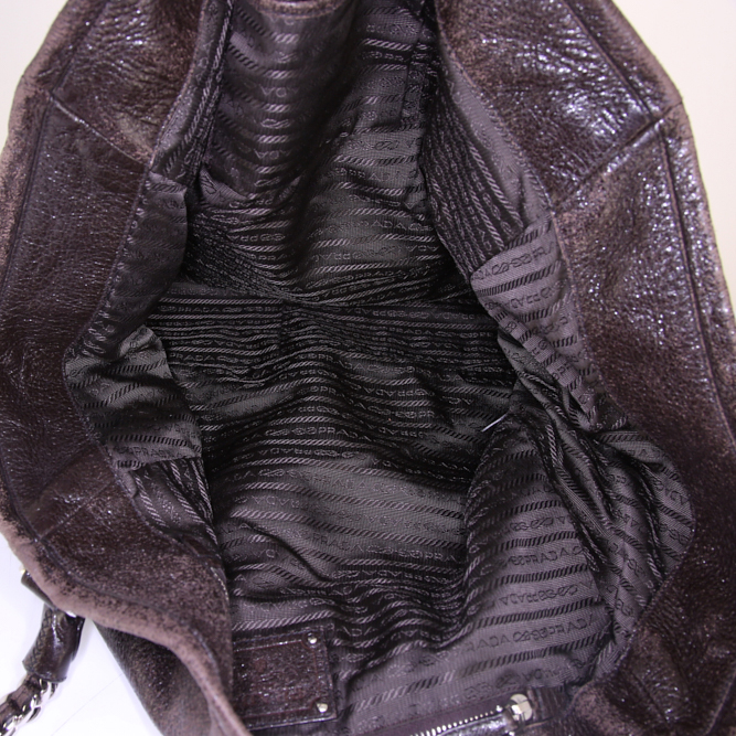 Sac cabas Prada Lux Chain en cuir irisé marron - Detail D2