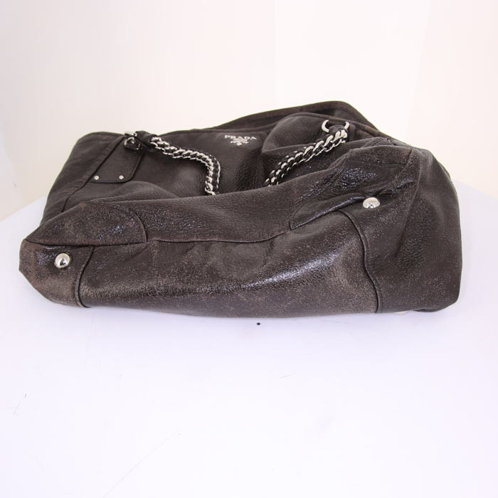 Sac cabas Prada Lux Chain en cuir irisé marron - Detail D4
