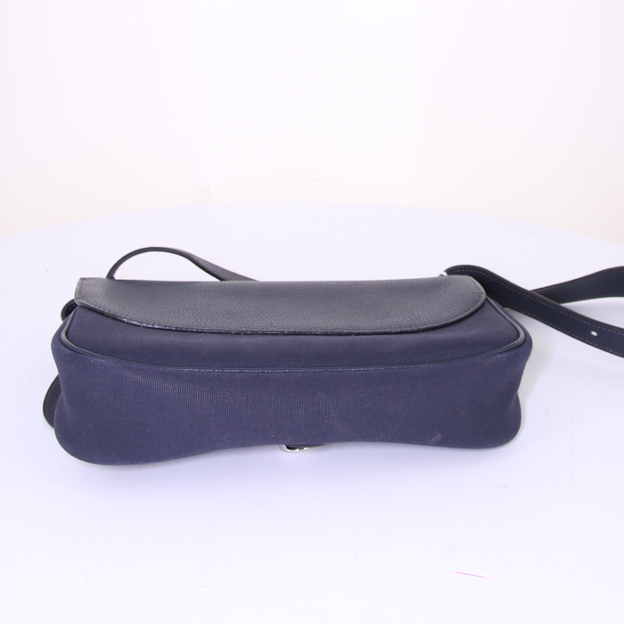 Hermes Colorado bag worn on the shoulder or carried in the hand in blue grained leather and blue canvas - Detail D4