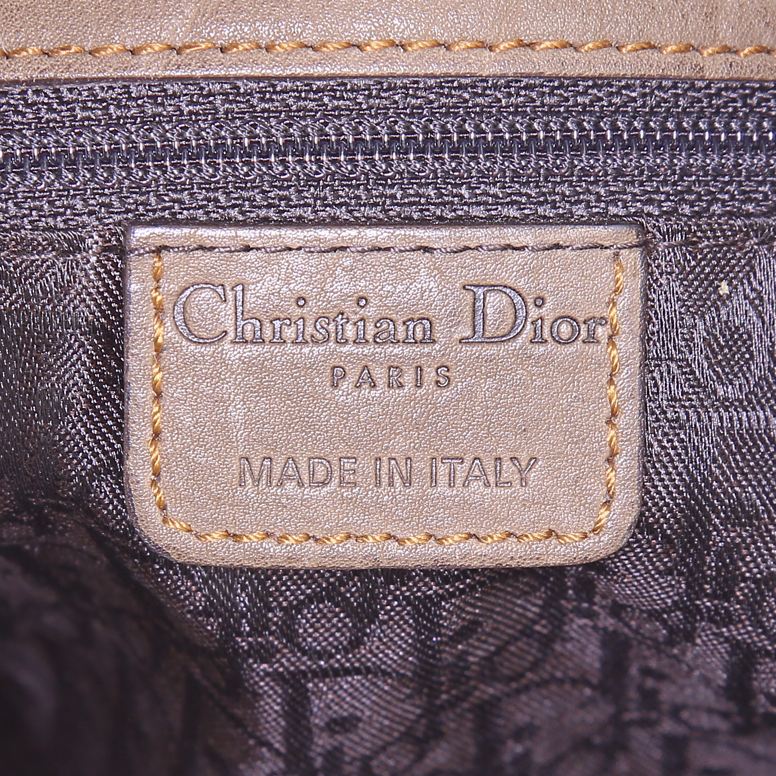 Bolso para llevar al hombro o en la mano Dior Gaucho en cuero marrón y junco color caramelo - Detail D3