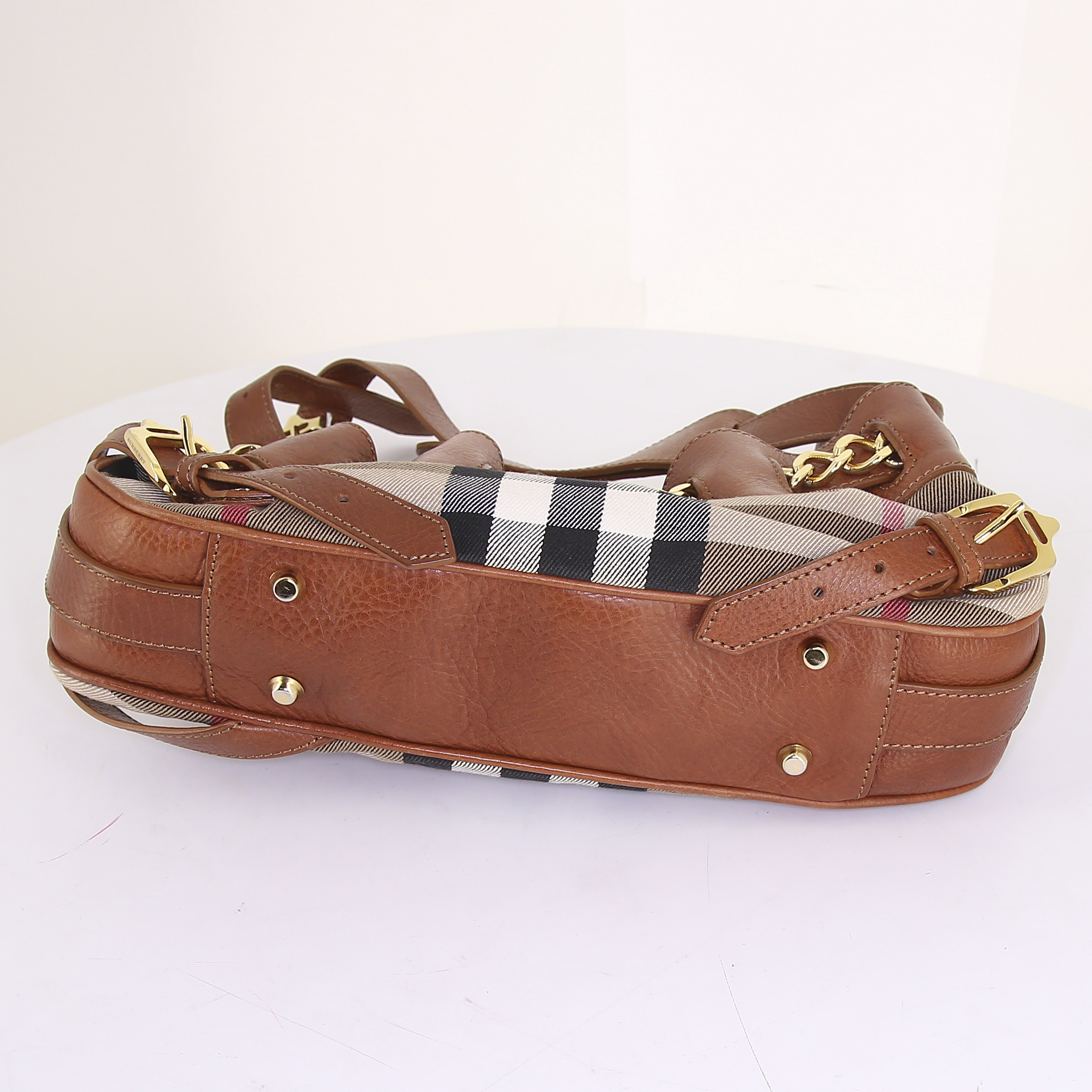 Burberry handbag in brown Haymarket canvas and brown leather - Detail D4