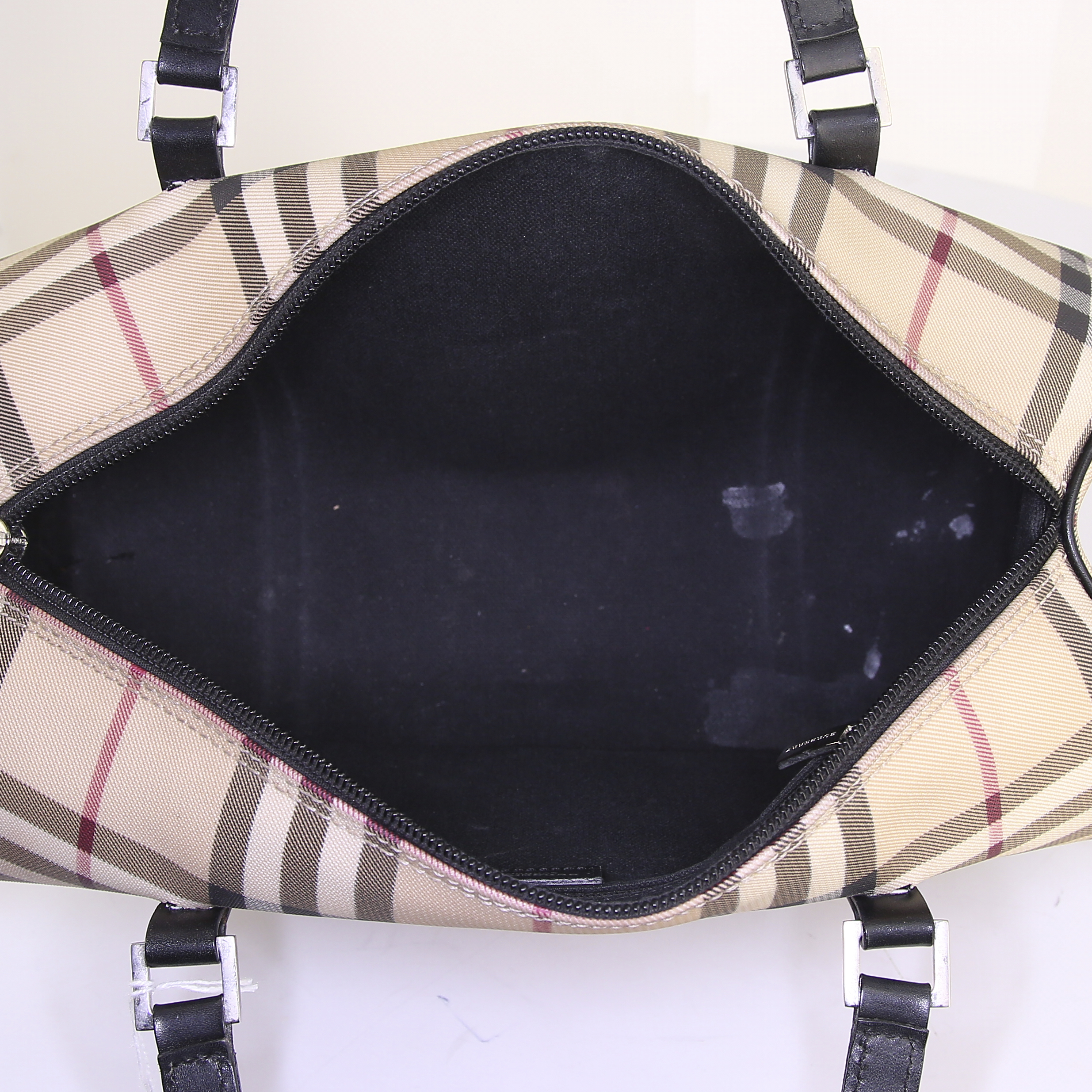 Burberry handbag in beige Haymarket canvas and black leather - Detail D2