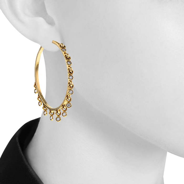 Orecchini a cerchio Dior Coquine modello grande in oro giallo e diamanti