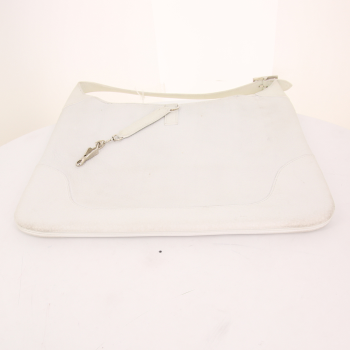Sac à main Hermès Trim en cuir togo blanc - Detail D4