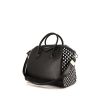 Bolso para llevar al hombro o en la mano Givenchy Antigona modelo mediano en cuero granulado negro y blanco - 00pp thumbnail