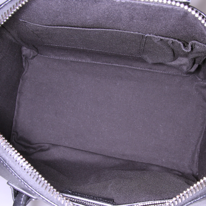 Givenchy Antigona medium model bag worn on the shoulder or carried in the hand in black and white grained leather - Detail D3