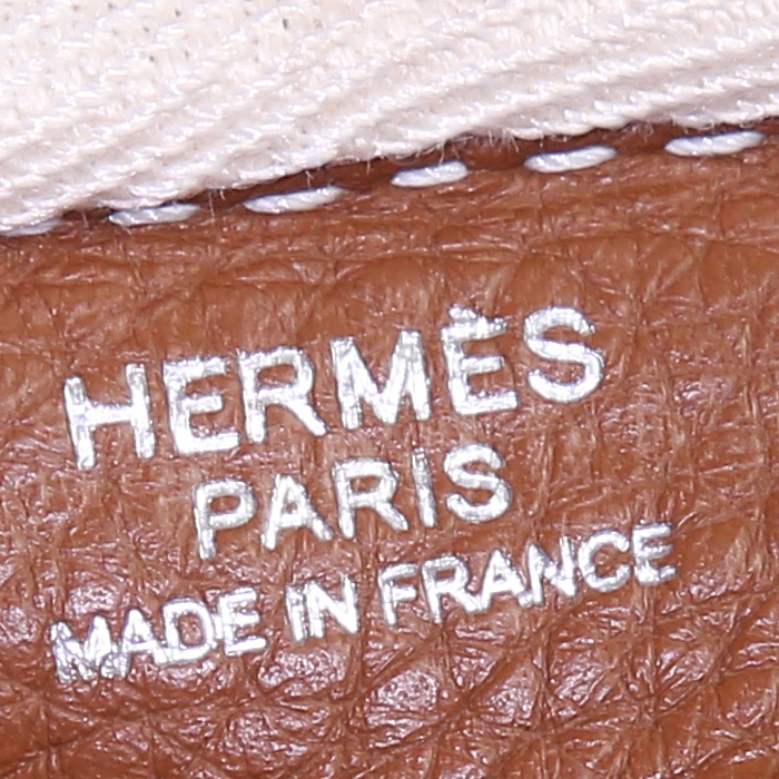 Sac à main Hermes Victoria en cuir togo gold - Detail D3