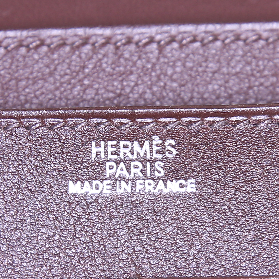 Billetera Hermes Dogon - Pocket Hand en cuero swift marrón - Detail D4