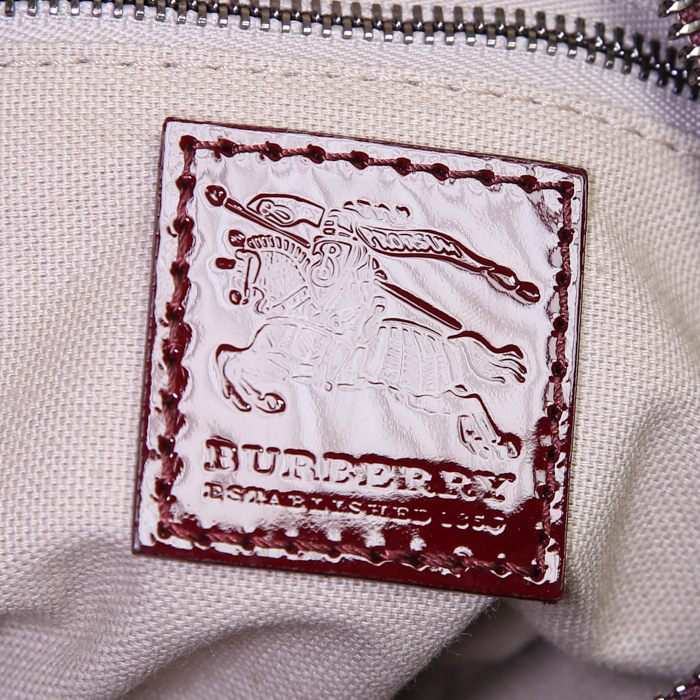 Burberry Heart Check handbag in beige and burgundy Haymarket canvas and burgundy patent leather - Detail D3