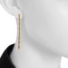 Articulated Vhernier Calla pendants earrings in yellow gold - Detail D1 thumbnail