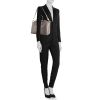 Givenchy Antigona large model bag worn on the shoulder or carried in the hand in grey grained leather - Detail D2 thumbnail